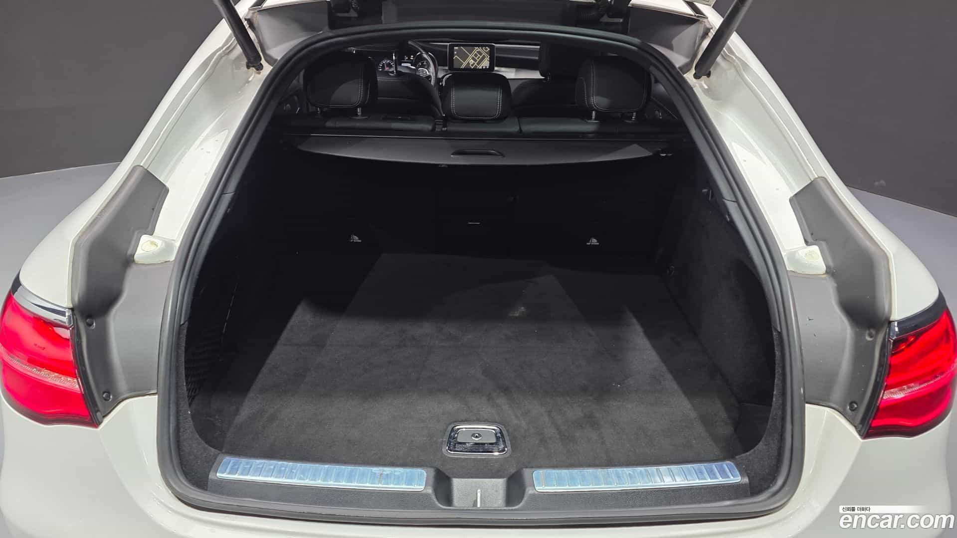 GLC-Class Mercedes-Benz 2017.4-OPTION-022
