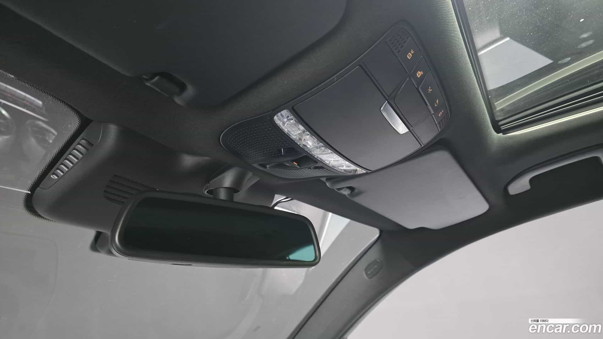 GLC-Class Mercedes-Benz 2017.4-OPTION-024