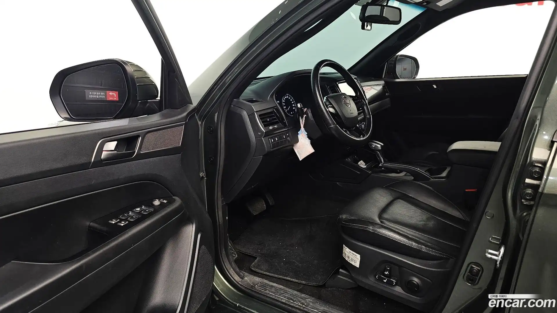 Rexton KG Mobility 2023.0-INNER-010