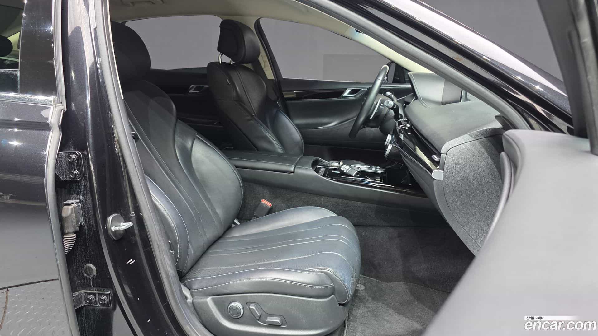 G80 Genesis 2021.0-INNER-010