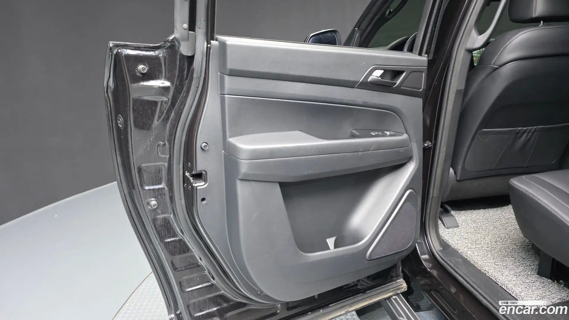 Rexton KG Mobility 2022.10-INNER-035