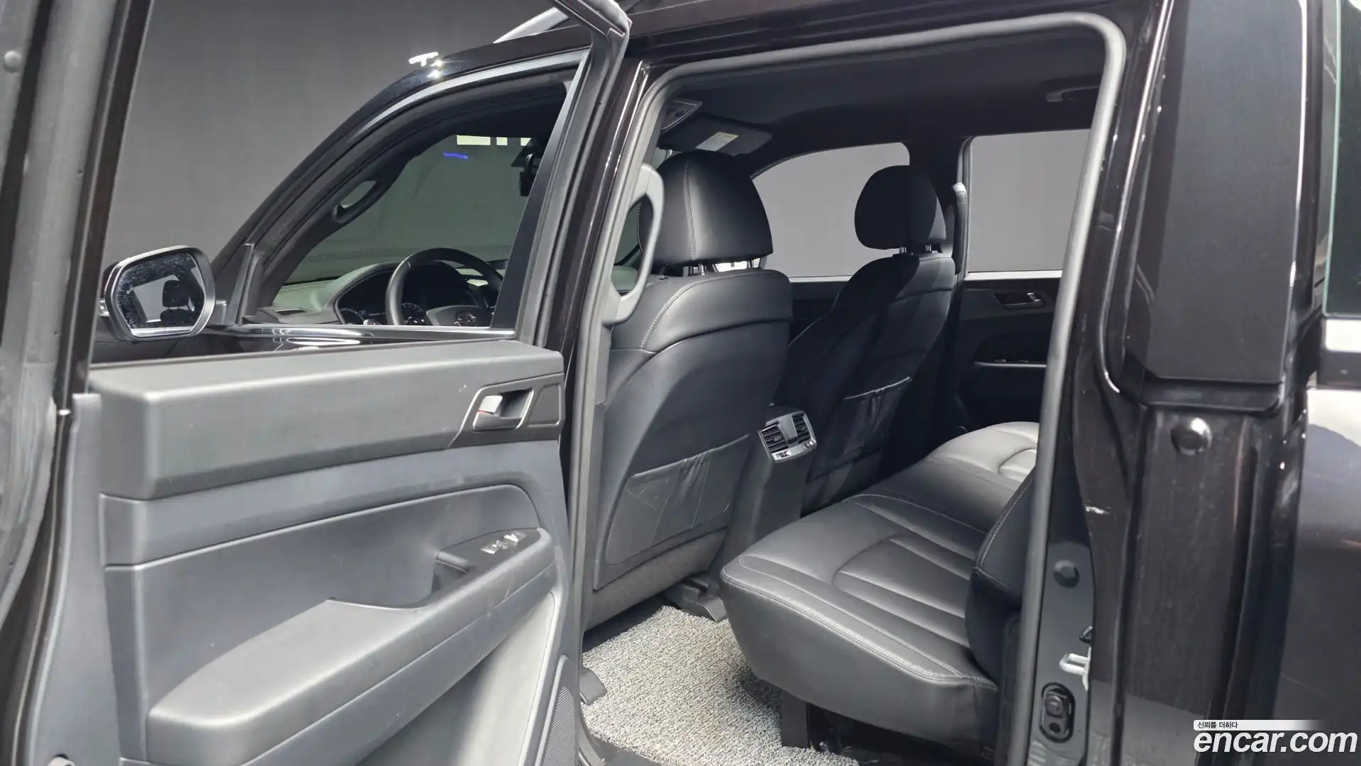 Rexton KG Mobility 2022.10-INNER-036