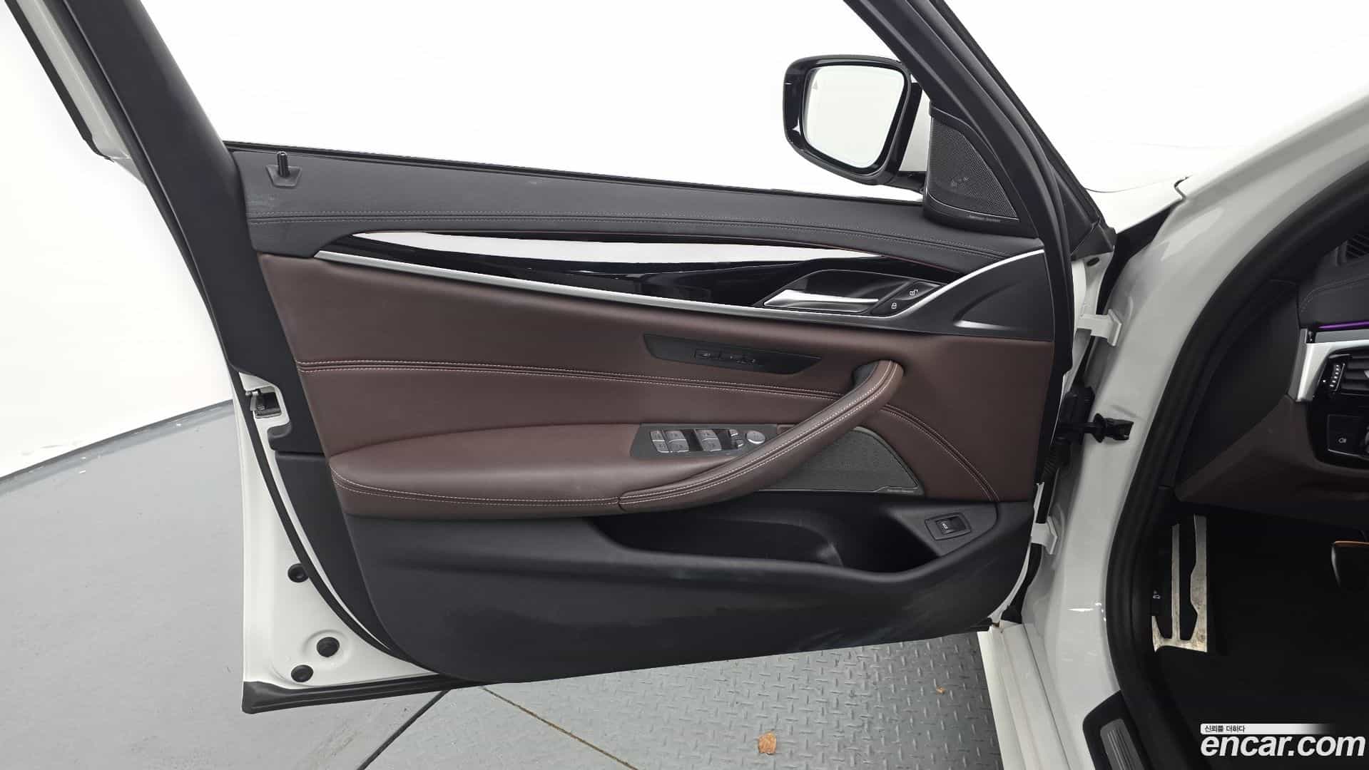 5-Series BMW 2023.6-INNER-034