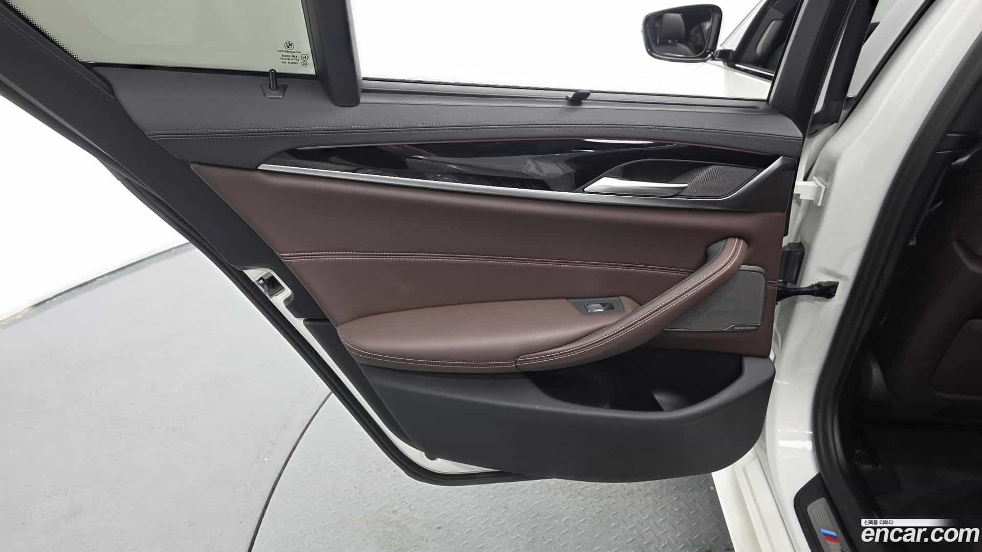 5-Series BMW 2023.6-INNER-035