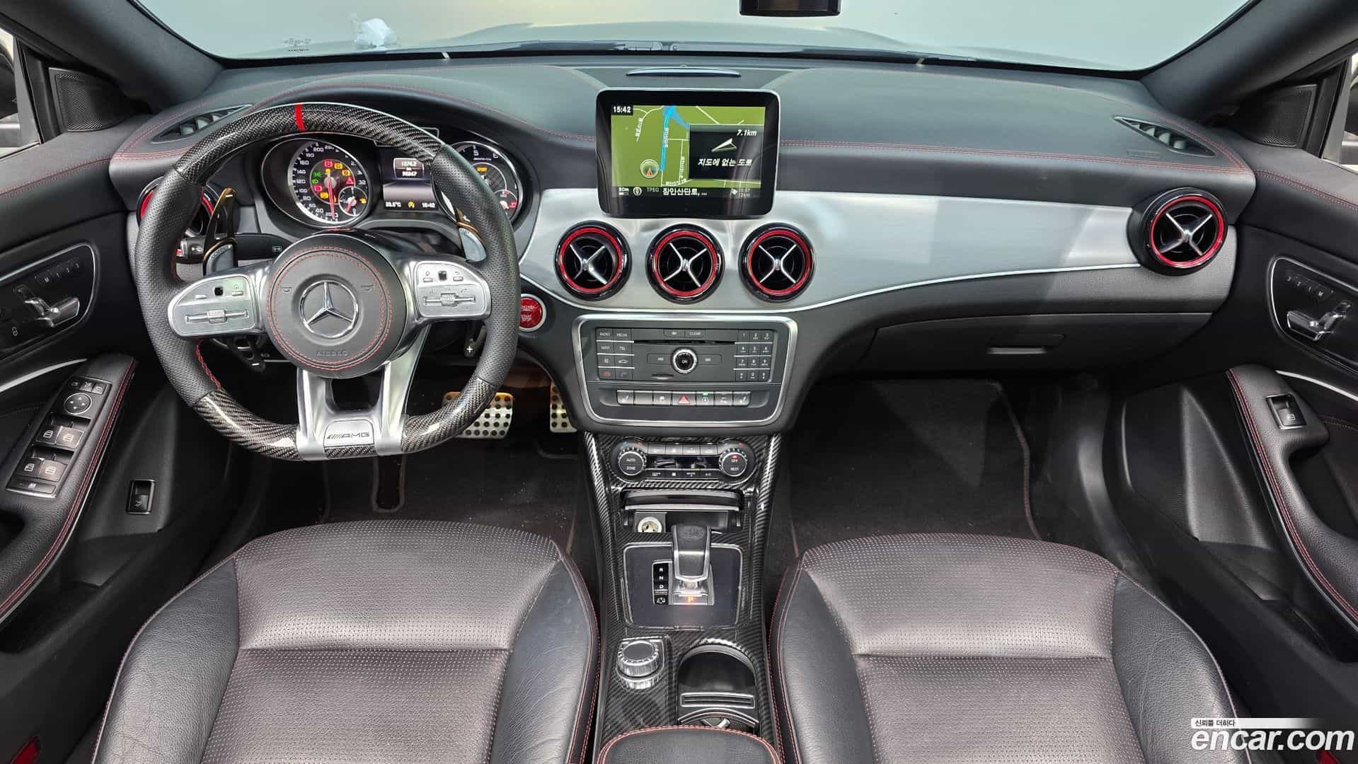 CLA-Class Mercedes-Benz 2015.4-INNER-007