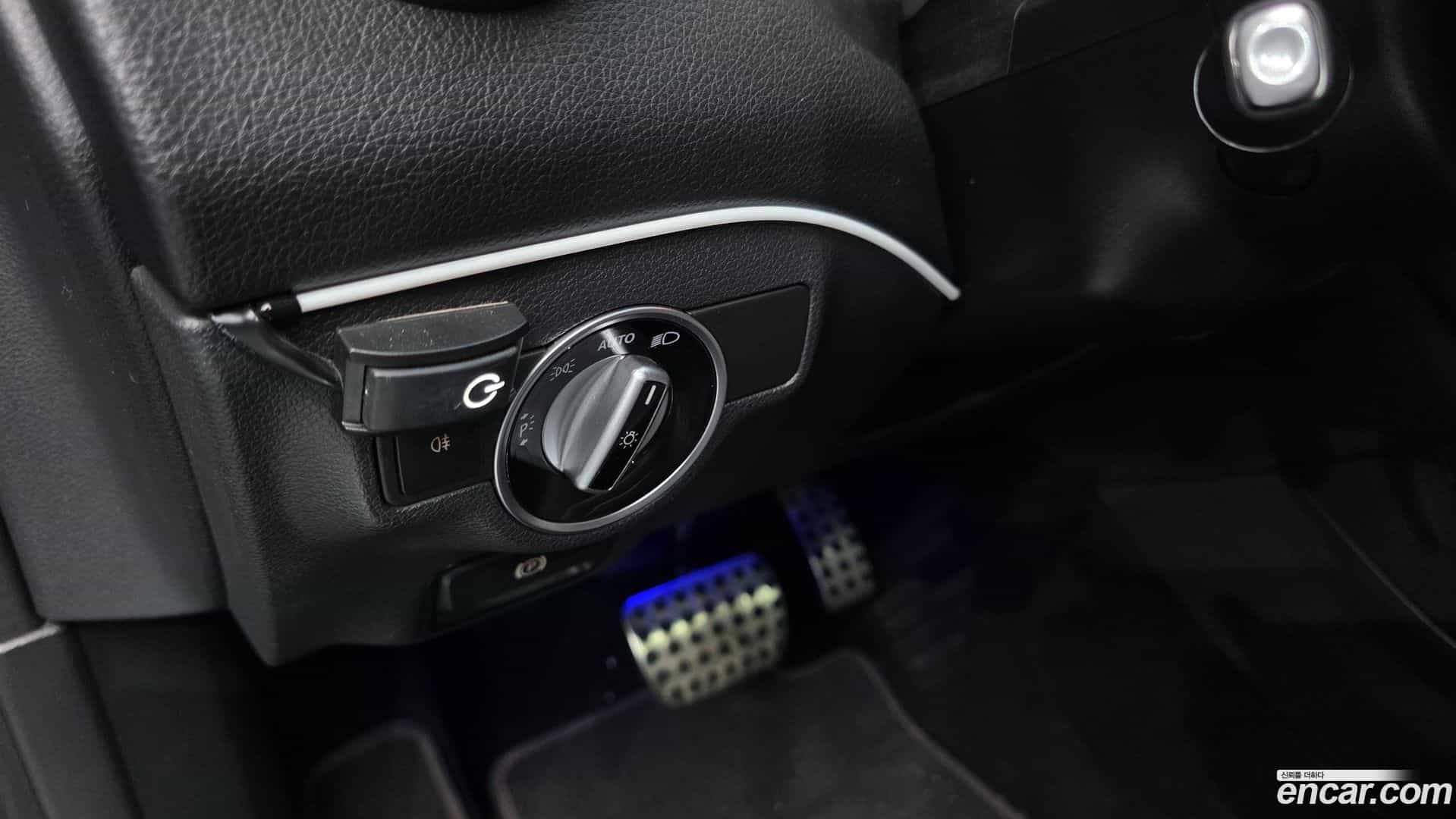 CLA-Class Mercedes-Benz 2015.4-OPTION-021