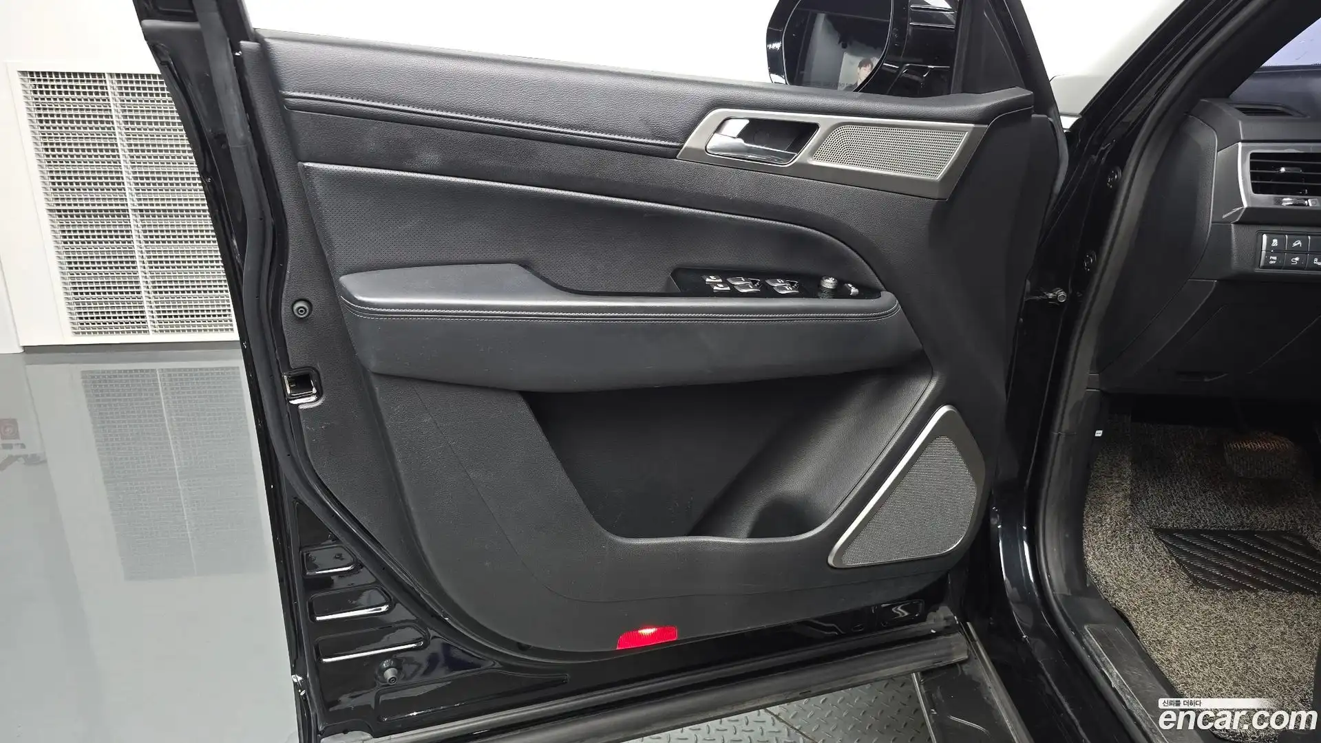 Rexton KG Mobility 2019.6-INNER-034