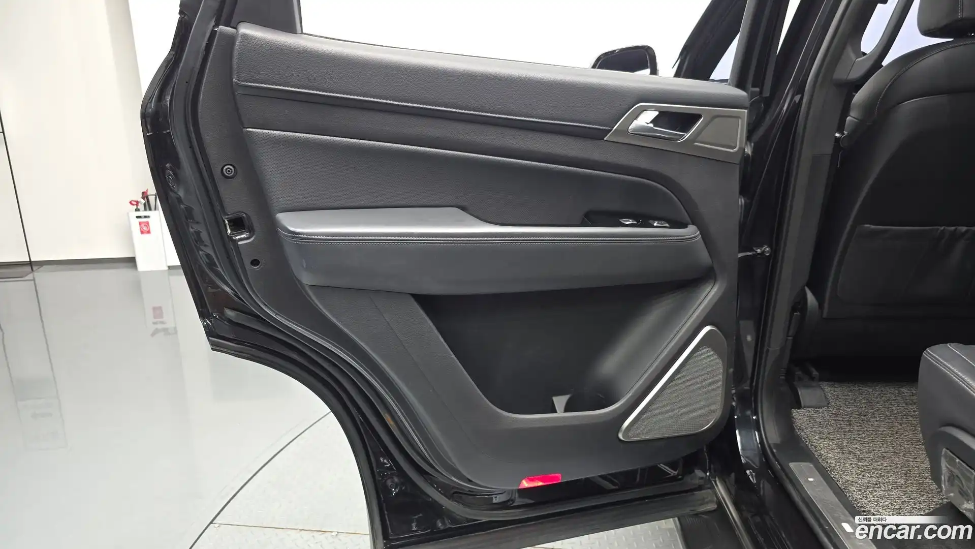 Rexton KG Mobility 2019.6-INNER-035