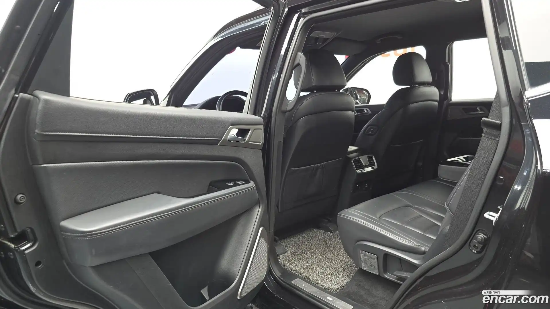 Rexton KG Mobility 2019.6-INNER-036