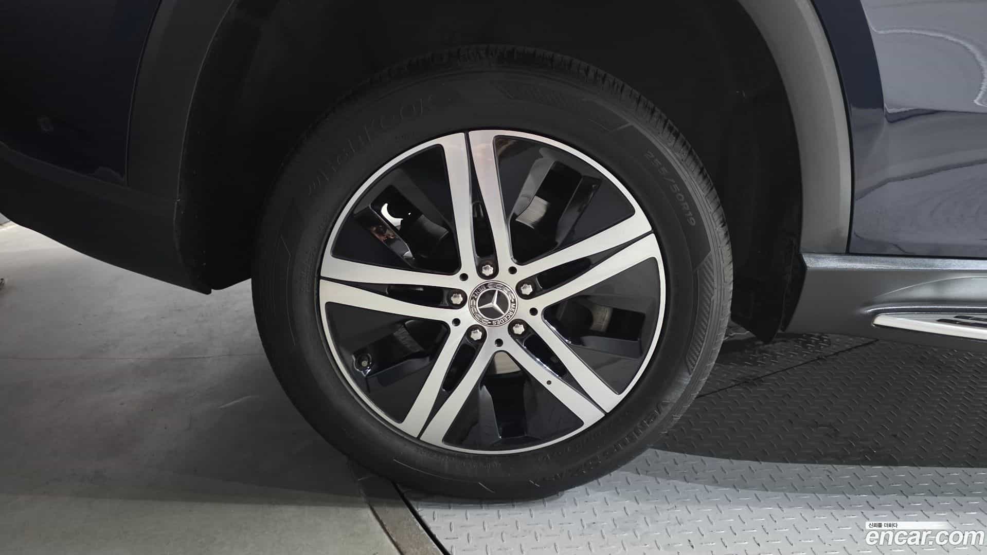 GLE-Class Mercedes-Benz 2020.8-OUTER-005