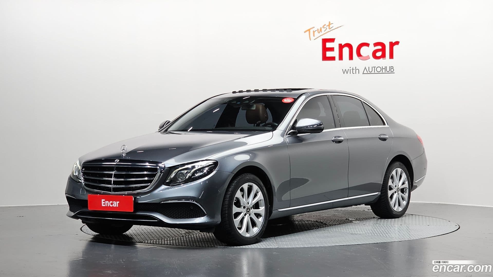 Main__Slider__Photo:E-Class Mercedes-Benz 2018.0-0