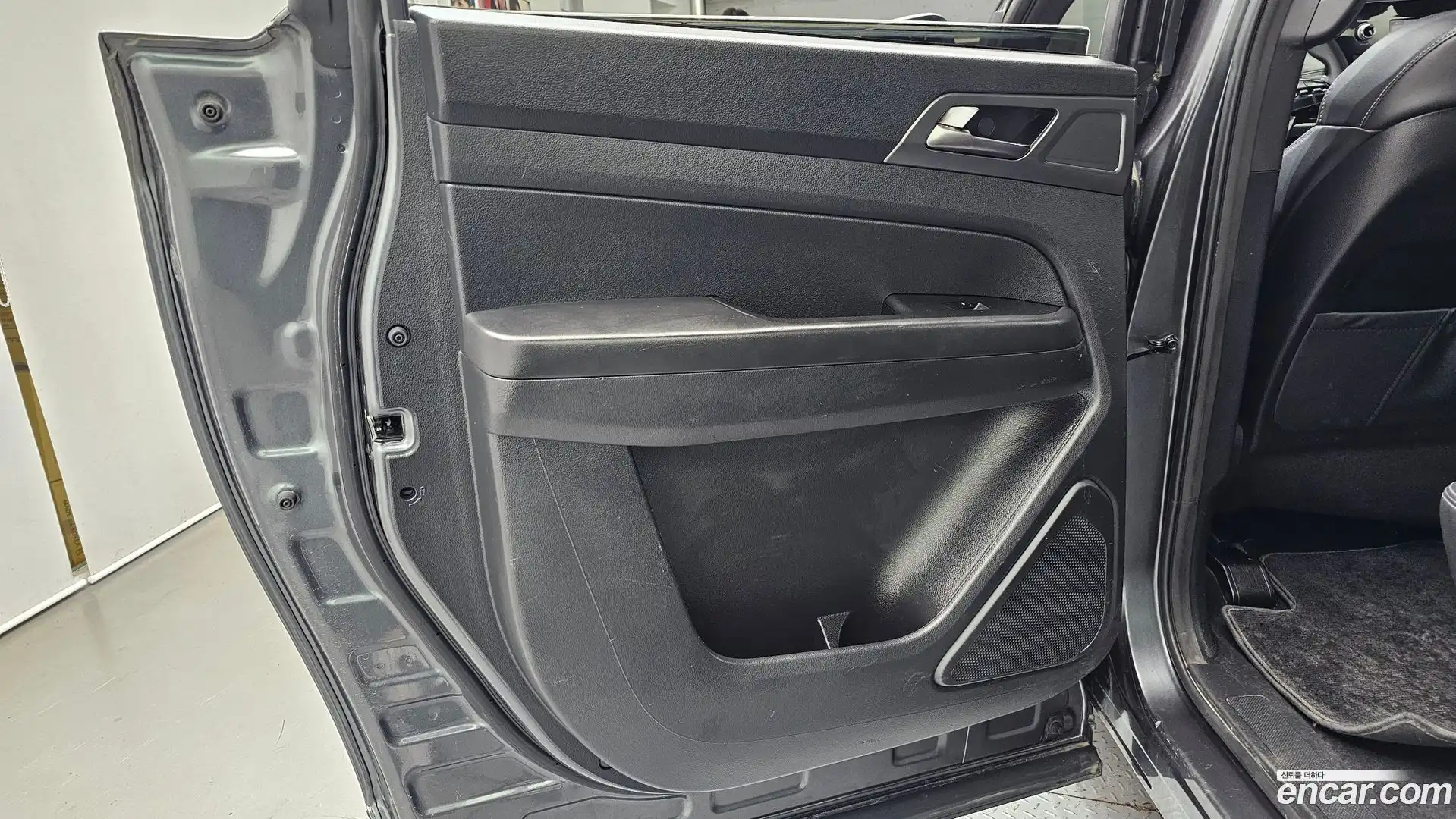 Rexton KG Mobility 2024.2-INNER-035