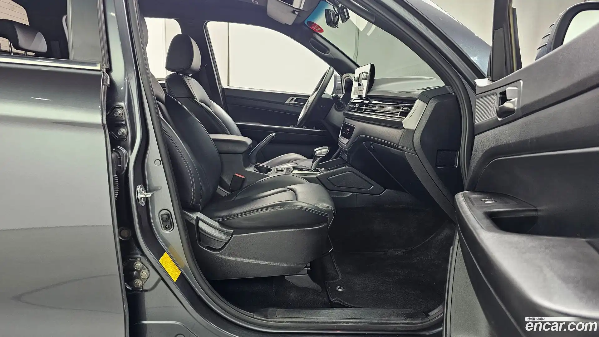 Rexton KG Mobility 2024.2-INNER-036