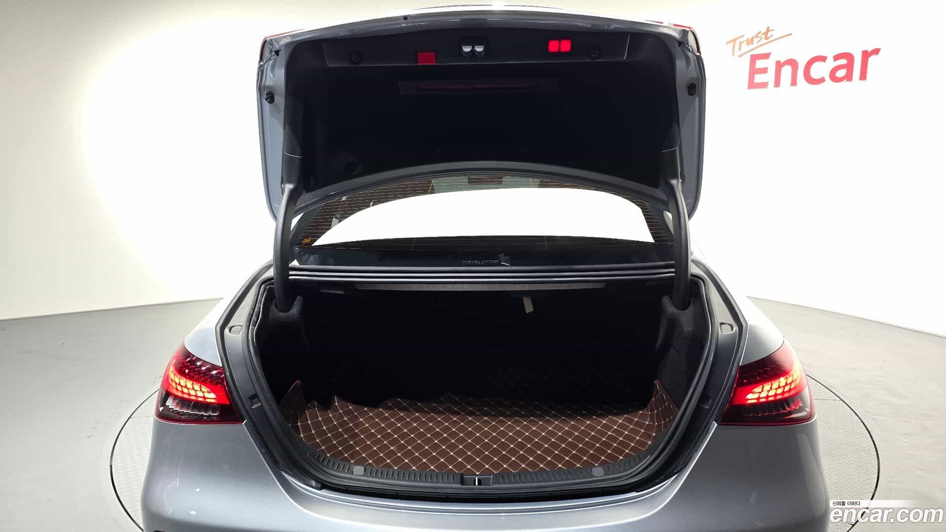 E-Class Mercedes-Benz 2022.5-OPTION-022