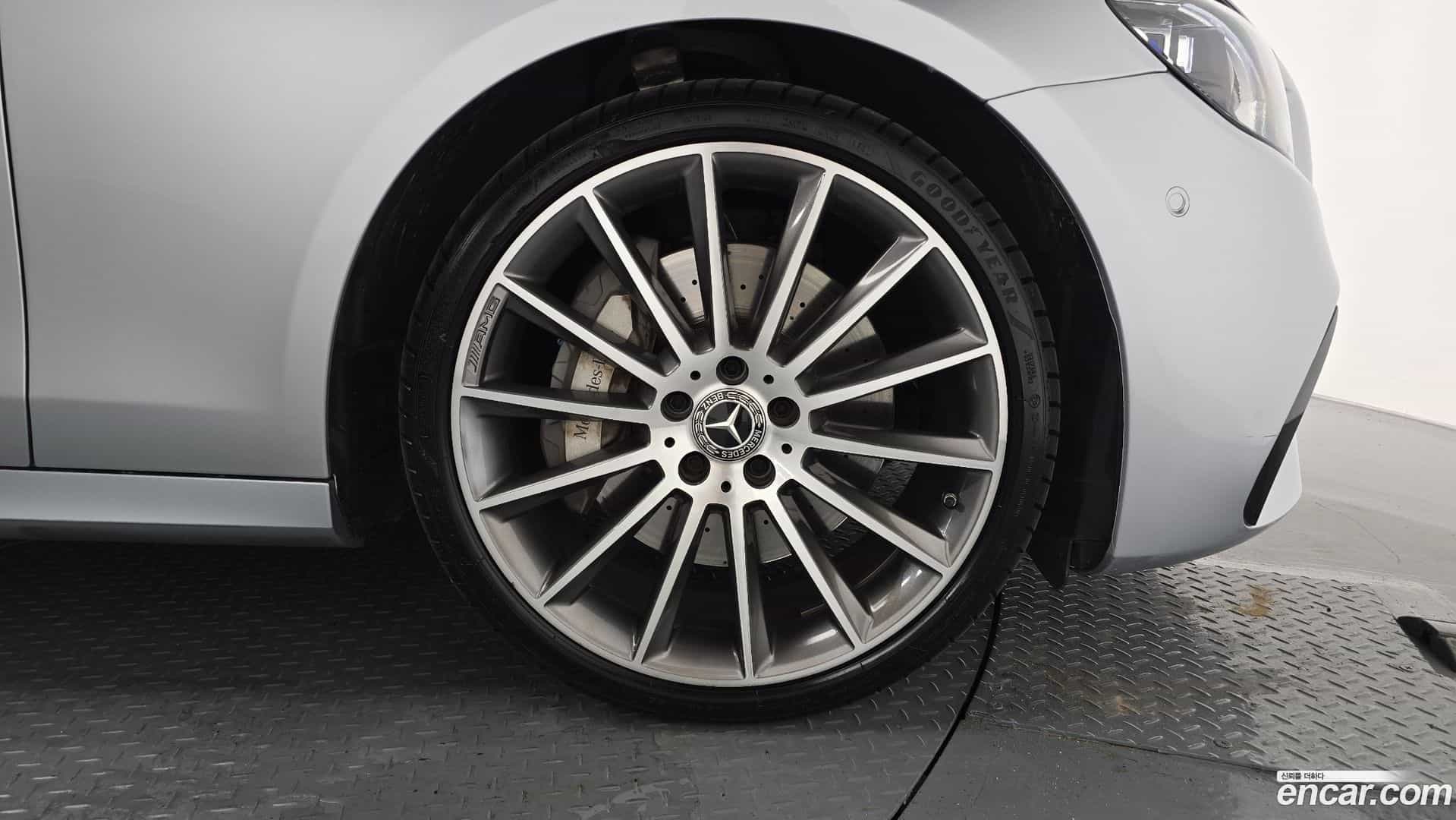 E-Class Mercedes-Benz 2022.5-OUTER-031