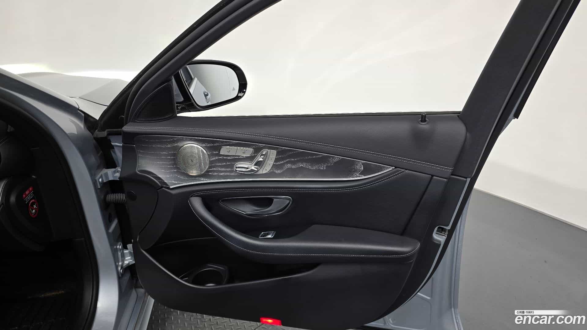 E-Class Mercedes-Benz 2022.5-INNER-034