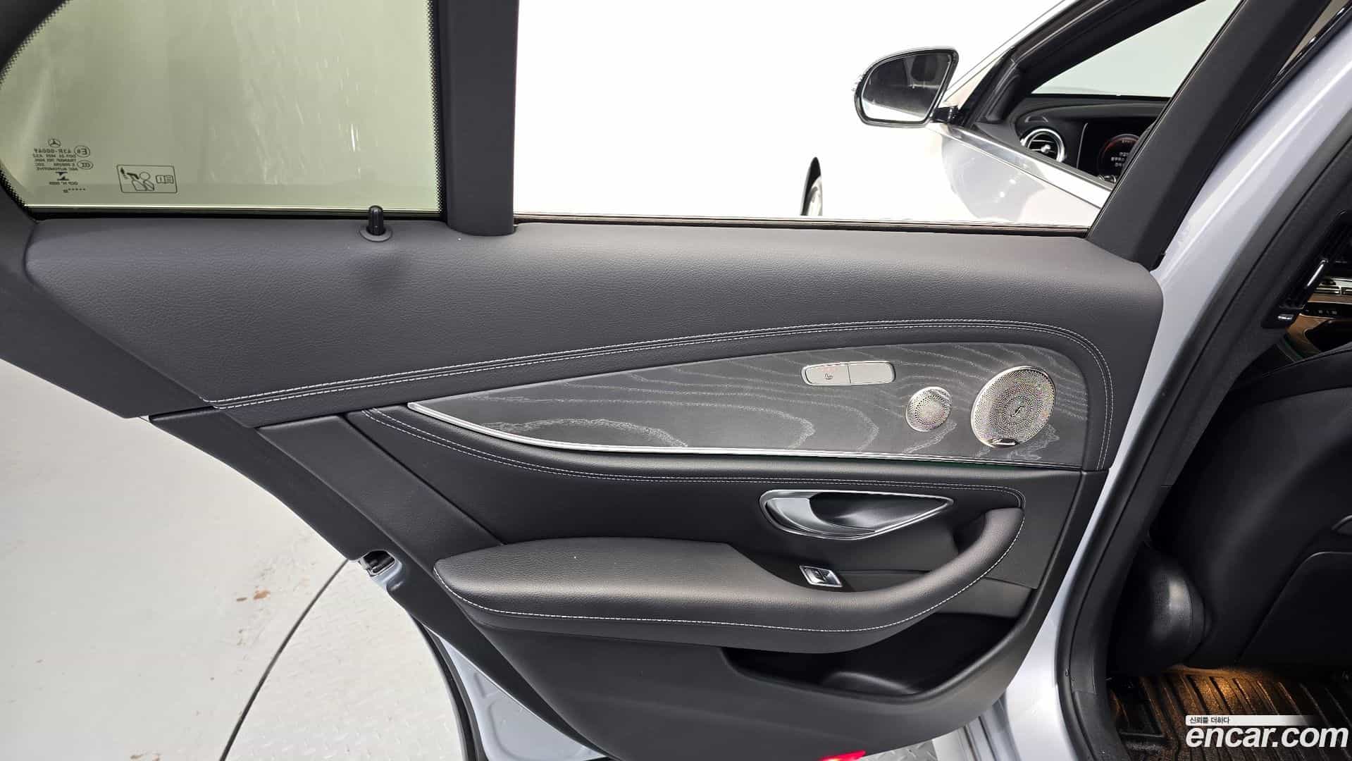 E-Class Mercedes-Benz 2022.5-INNER-035