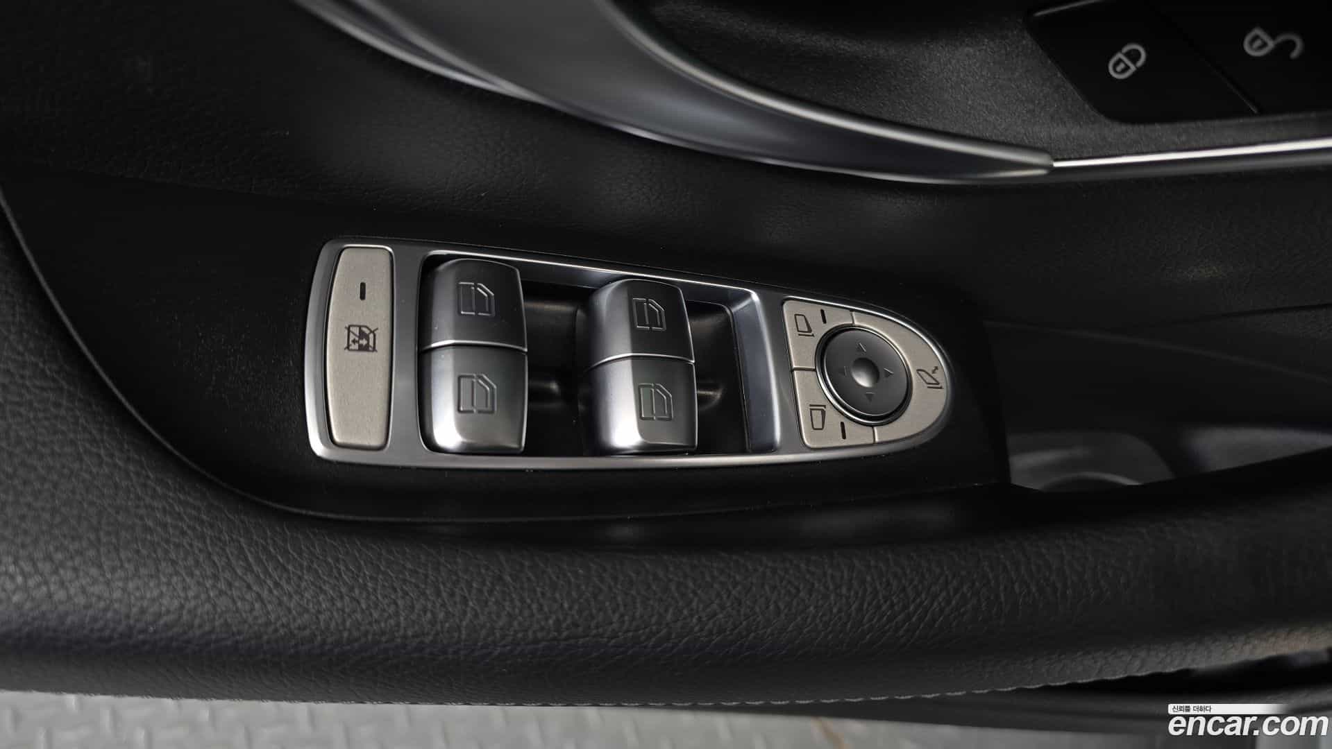 E-Class Mercedes-Benz 2022.5-OPTION-041