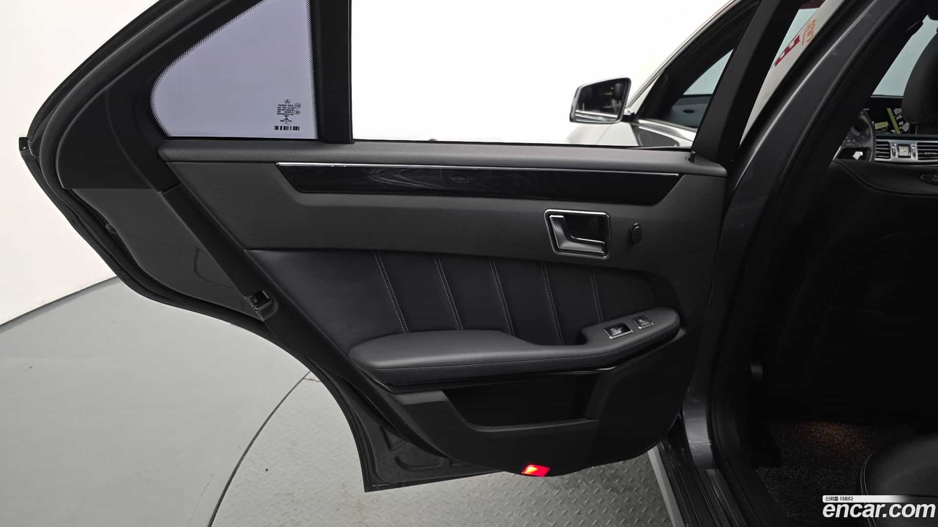 E-Class Mercedes-Benz 2015.7-INNER-035
