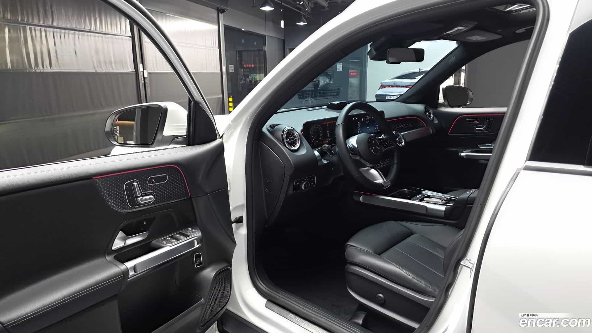 GLB-Class Mercedes-Benz 2024.1-INNER-010