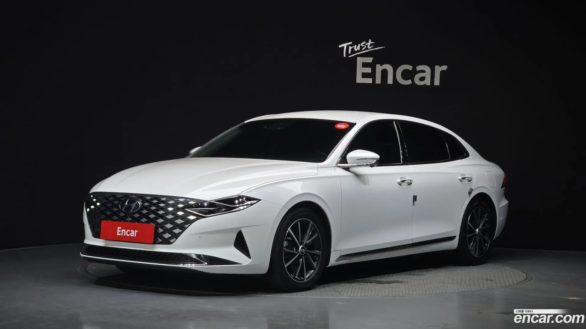 Main__Slider__Photo:Grandeur Hyundai 2022.1-0