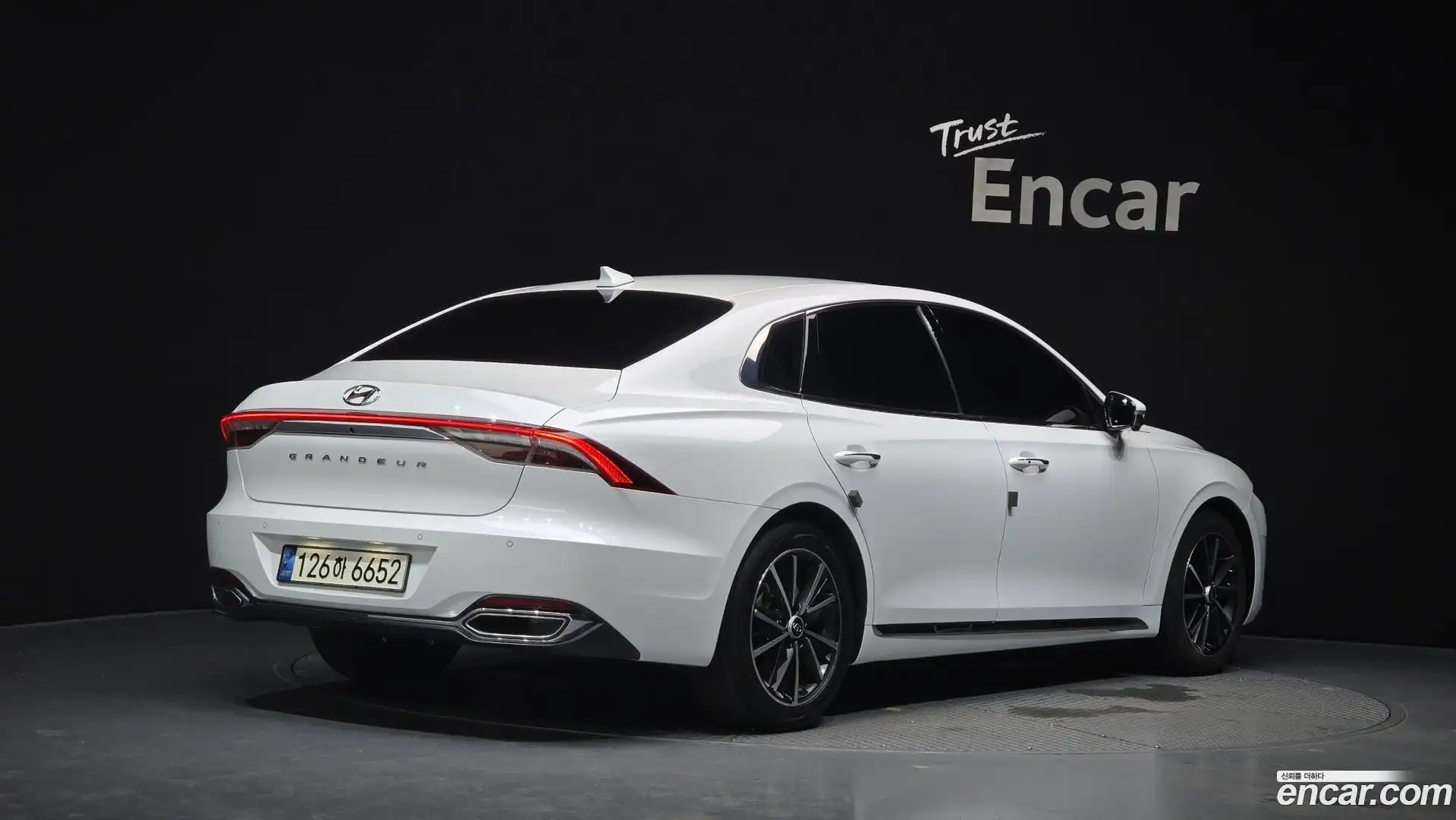 Grandeur Hyundai 2022.1-OUTER-002