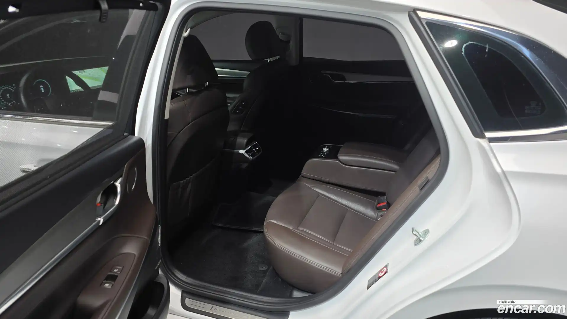 Grandeur Hyundai 2022.1-OPTION-015