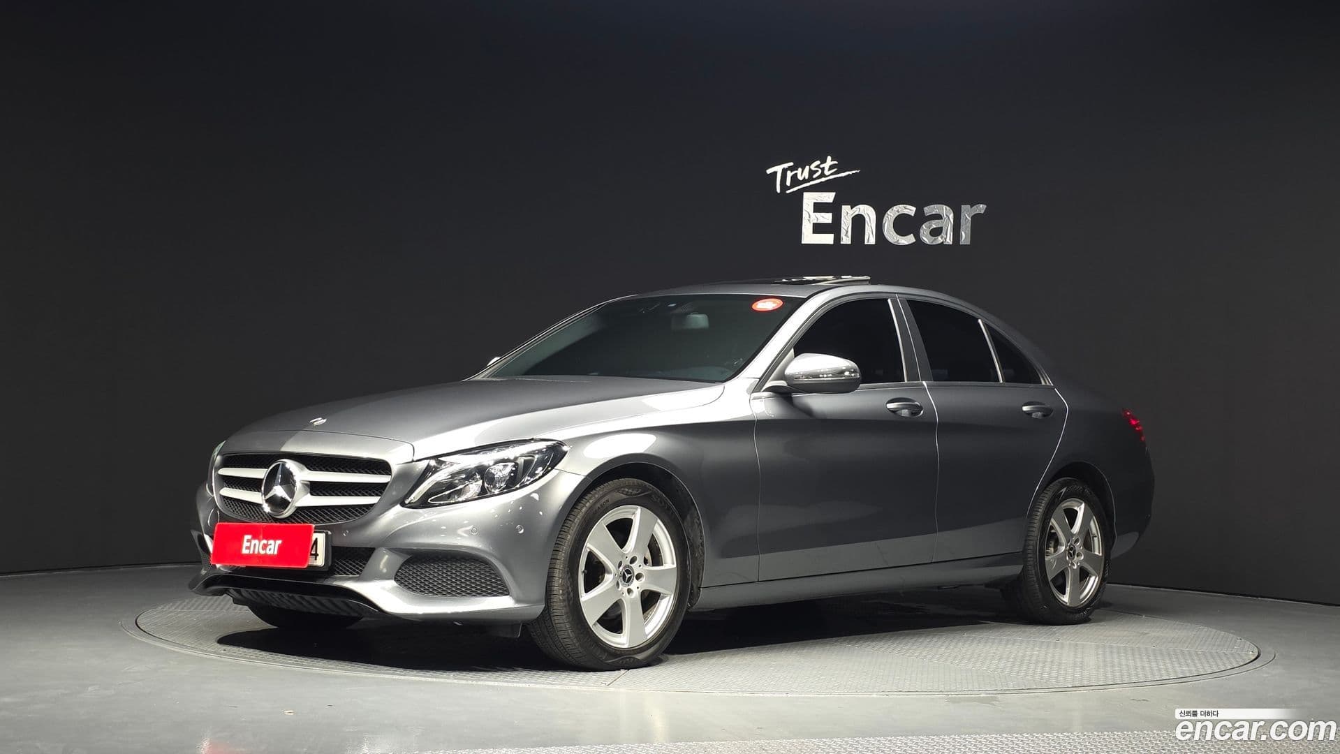 Main__Slider__Photo:C-Class Mercedes-Benz 2018.4-0