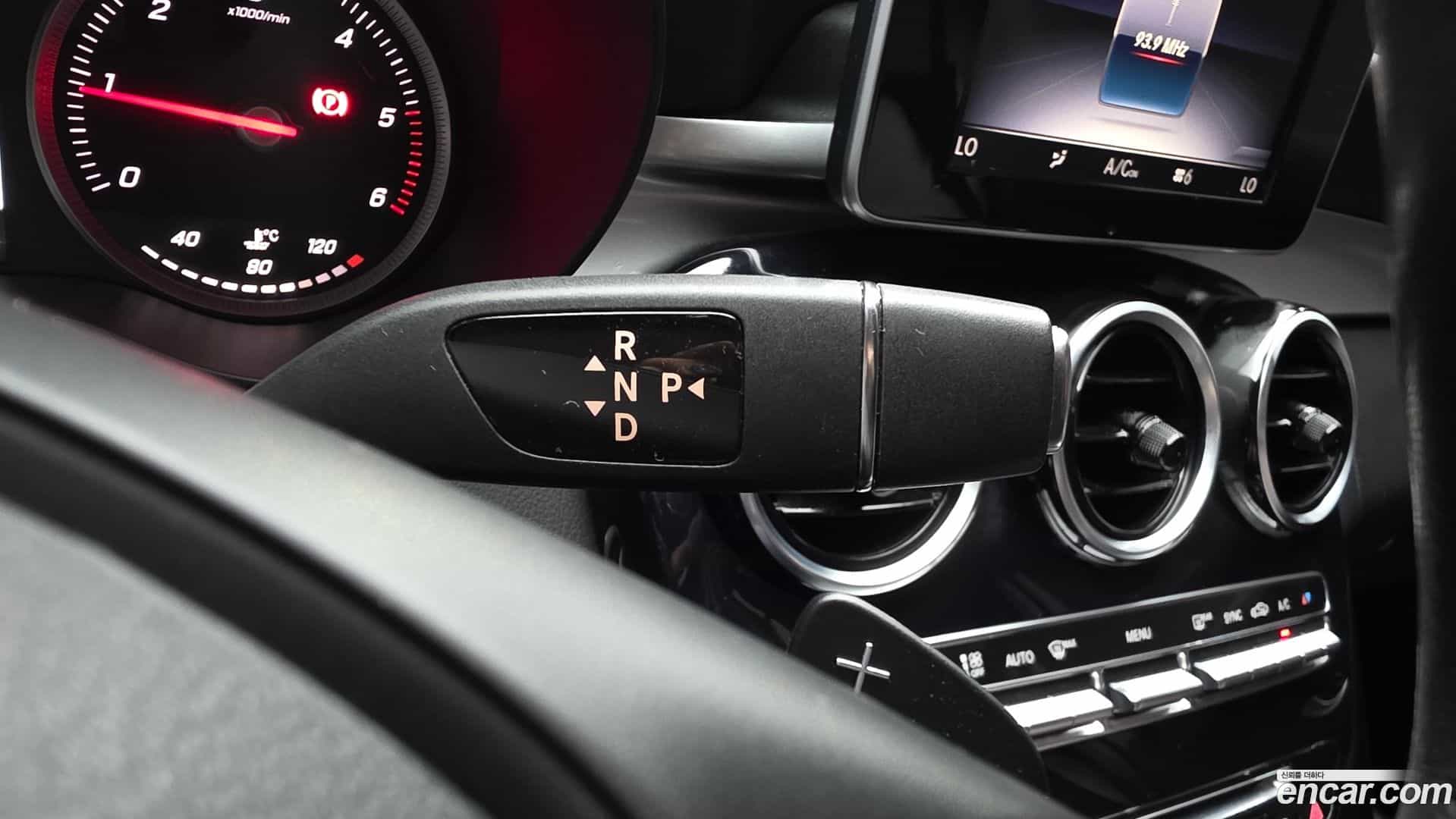 C-Class Mercedes-Benz 2018.4-INNER-009