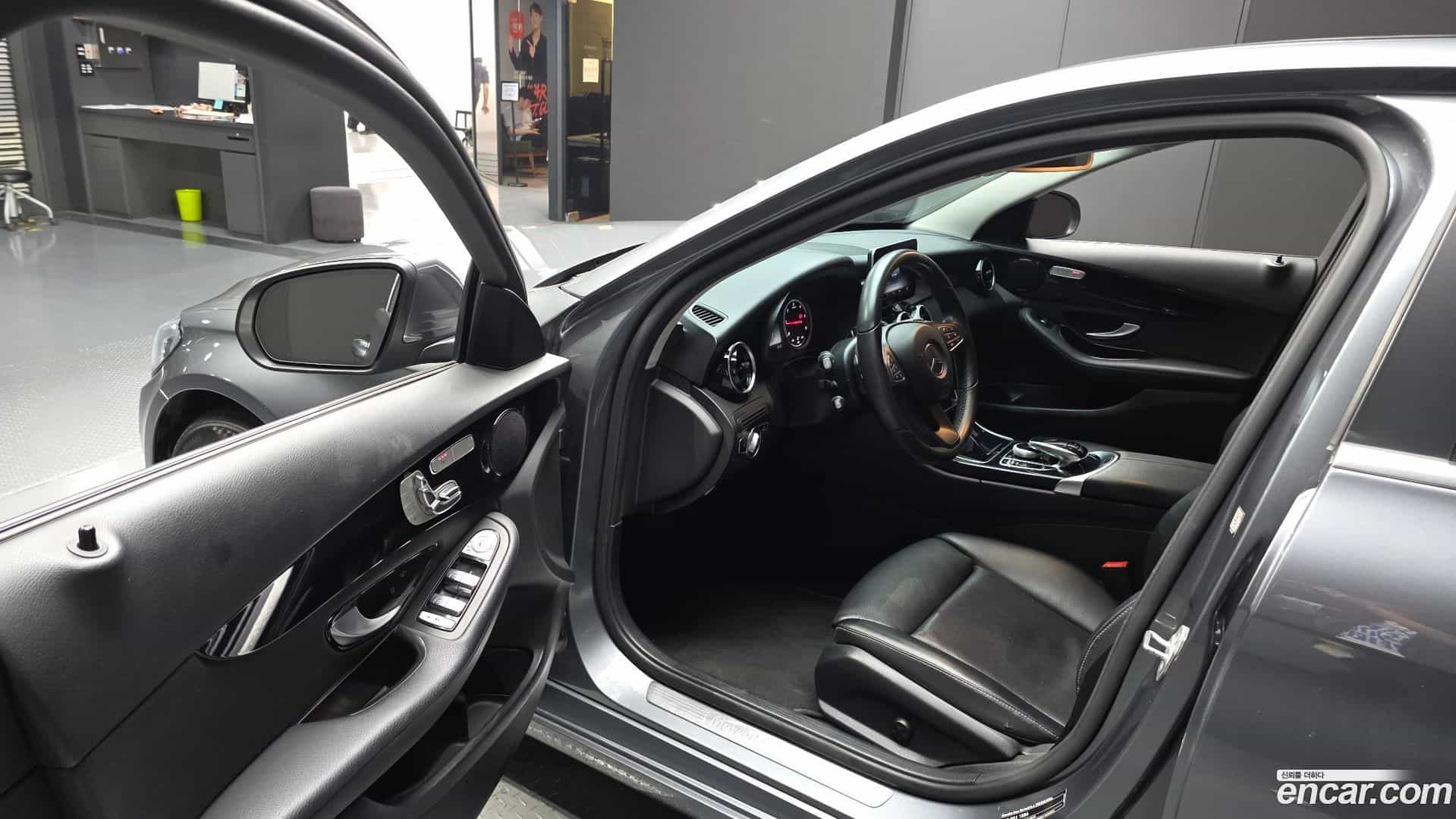 C-Class Mercedes-Benz 2018.4-INNER-010
