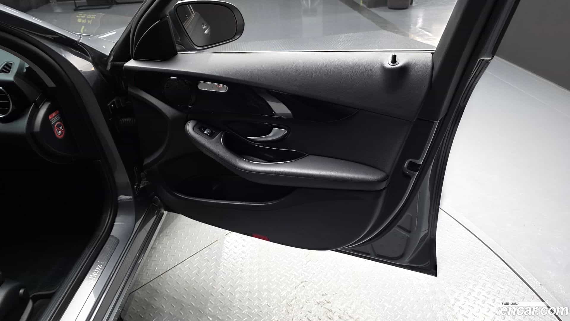 C-Class Mercedes-Benz 2018.4-INNER-034