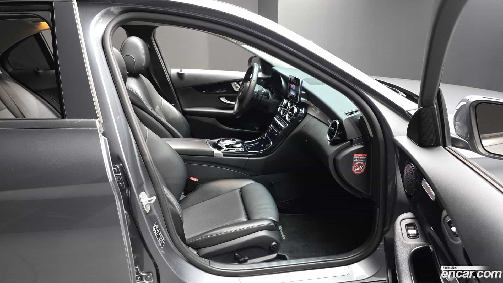 C-Class Mercedes-Benz 2018.4-INNER-036