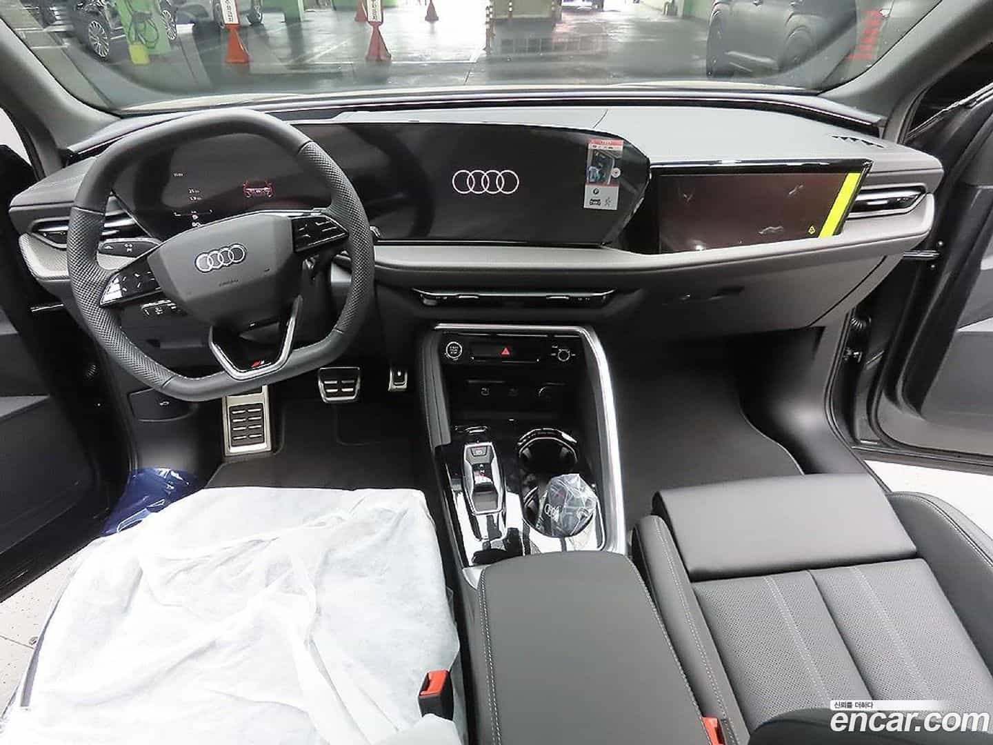 Q5 Audi 2025.11-OPTION-015