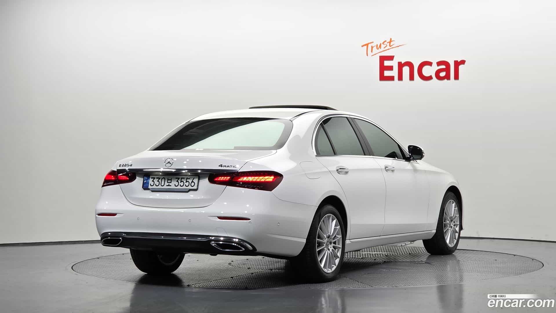 E-Class Mercedes-Benz 2023.9-OUTER-002