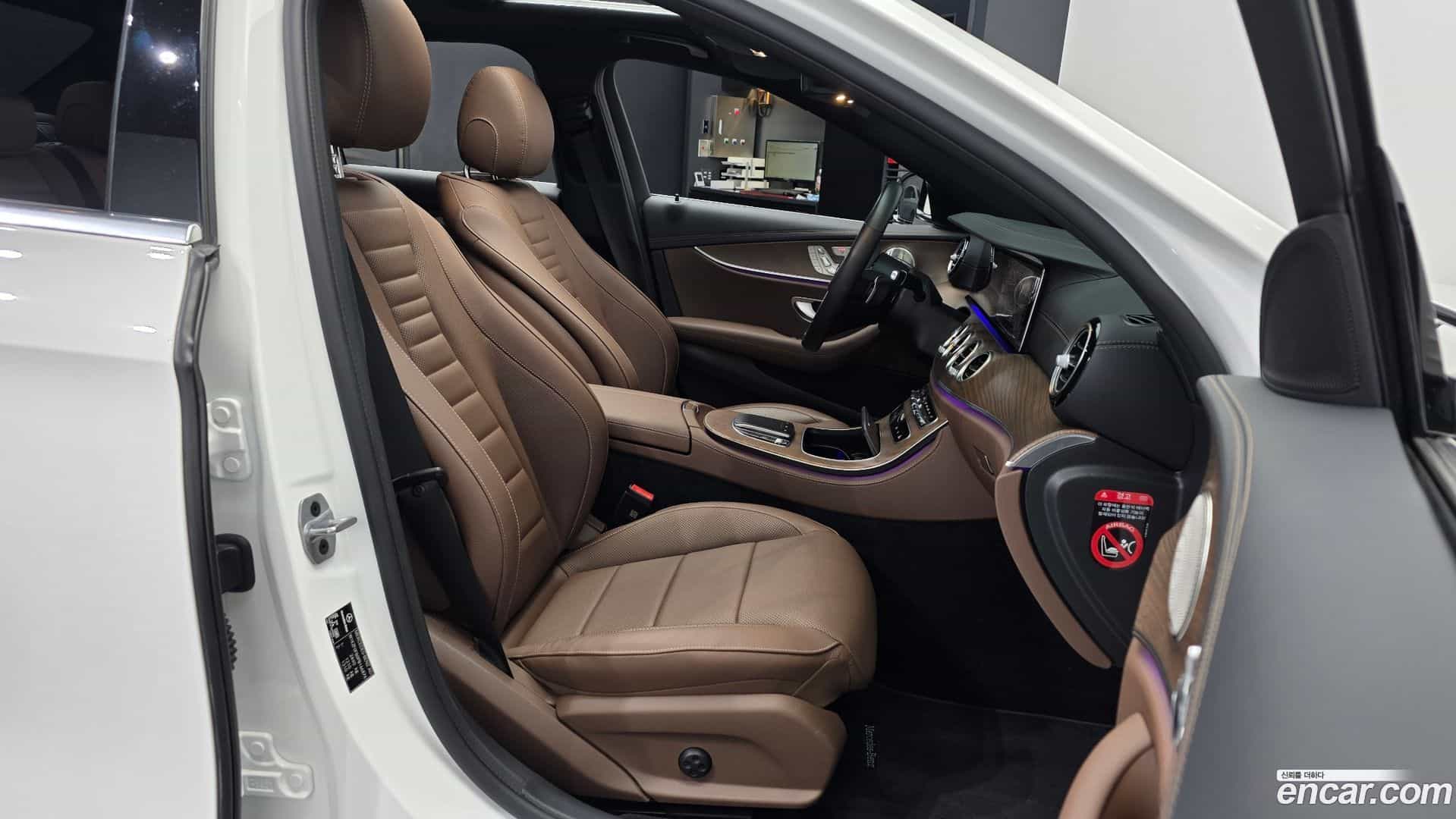 E-Class Mercedes-Benz 2023.9-OPTION-015