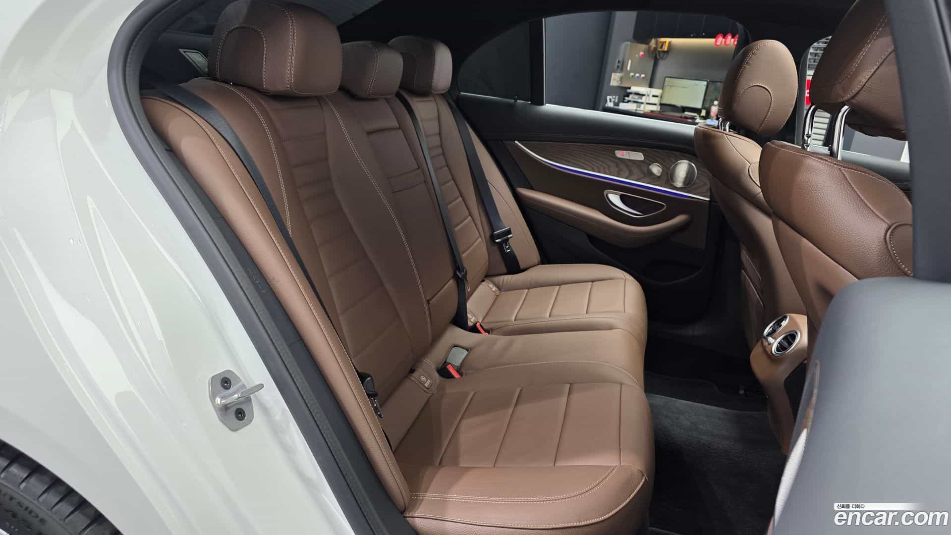 E-Class Mercedes-Benz 2023.9-OPTION-016