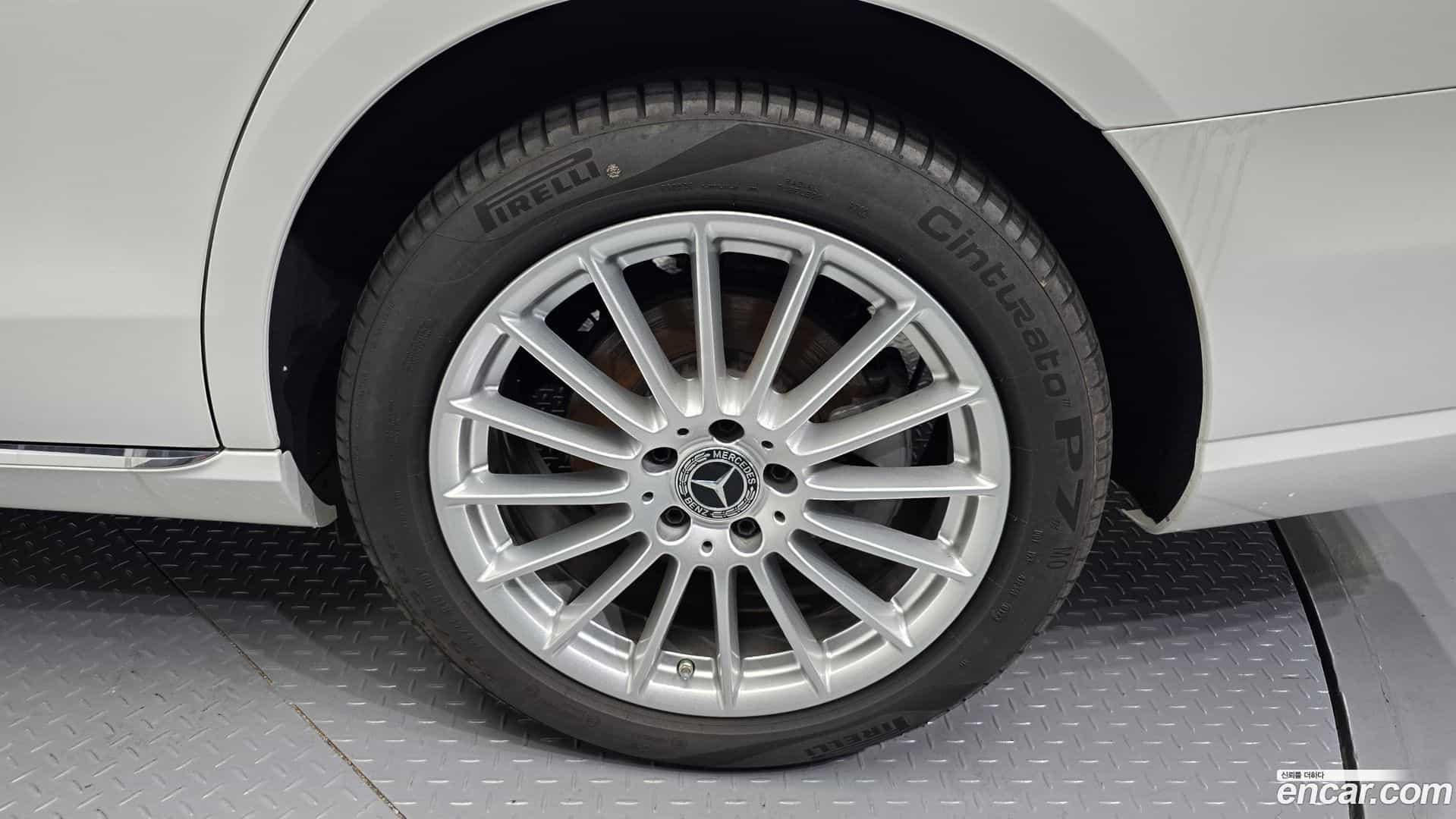 E-Class Mercedes-Benz 2023.9-OUTER-031