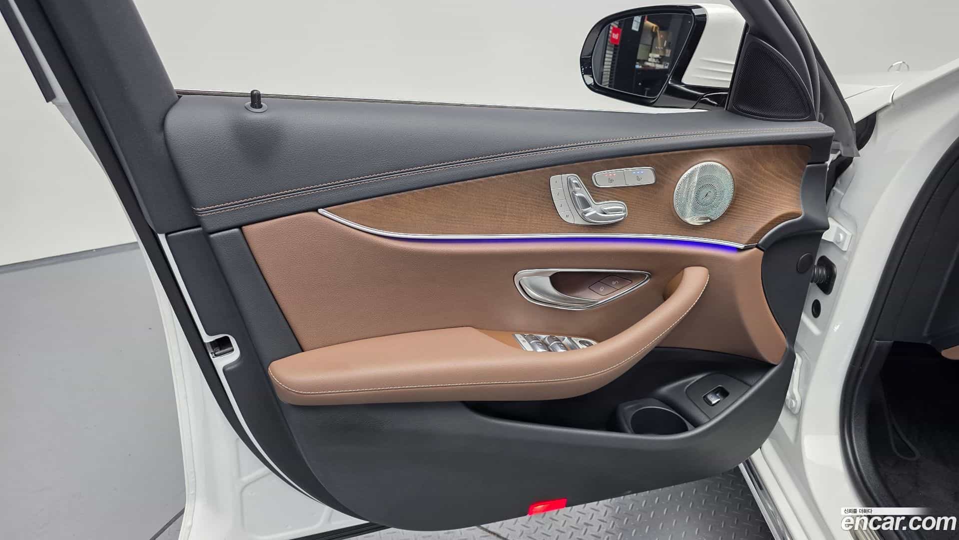 E-Class Mercedes-Benz 2023.9-INNER-034