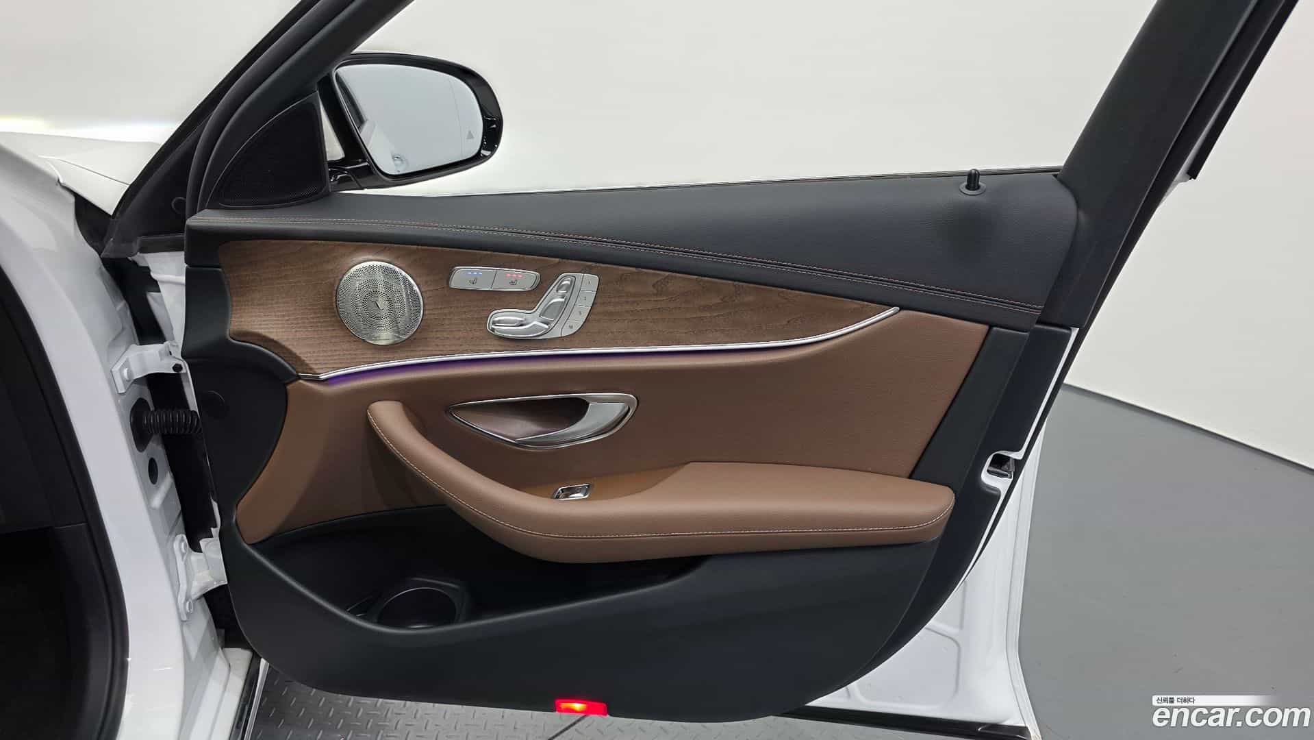E-Class Mercedes-Benz 2023.9-INNER-035