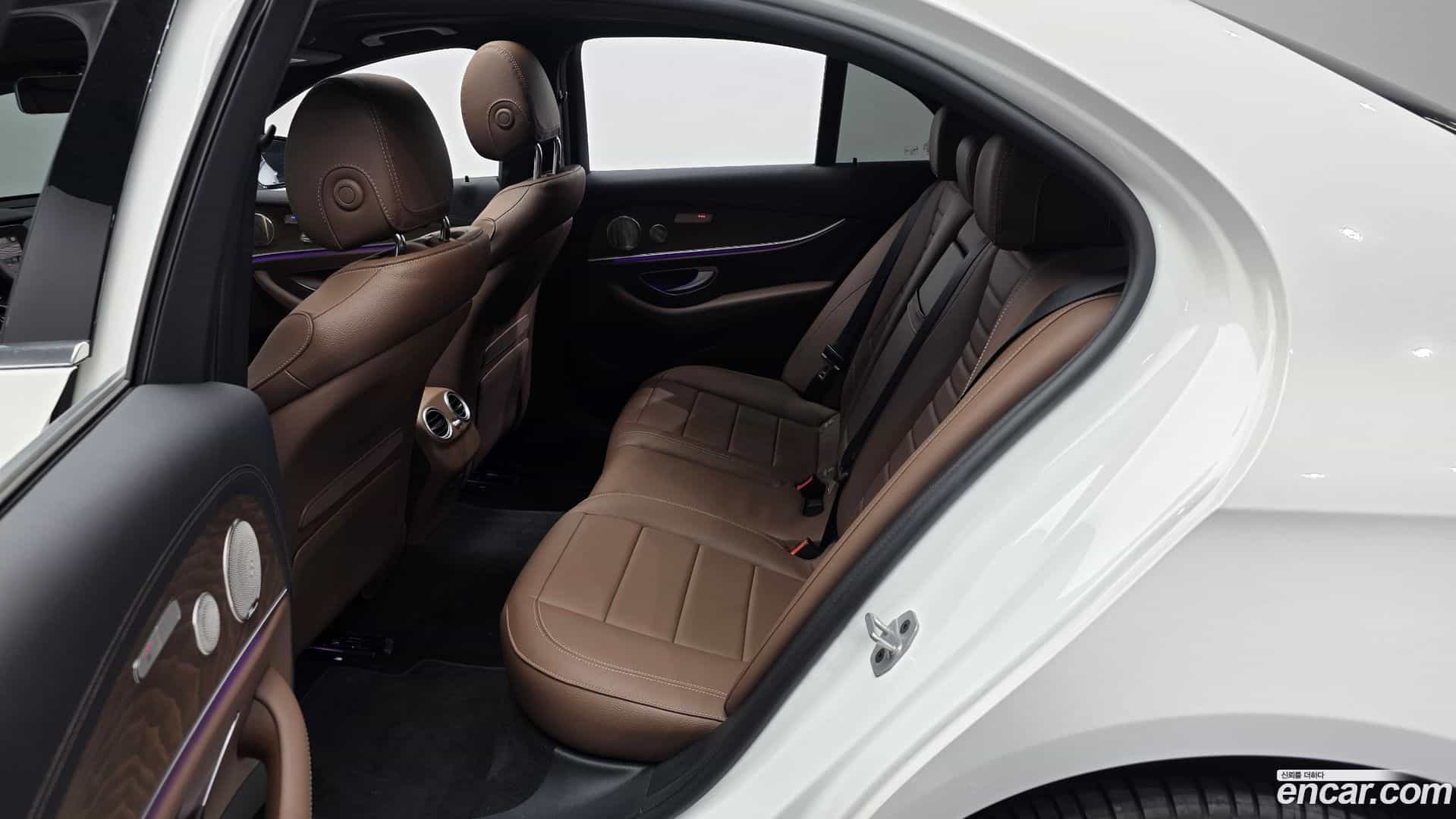 E-Class Mercedes-Benz 2023.9-INNER-036