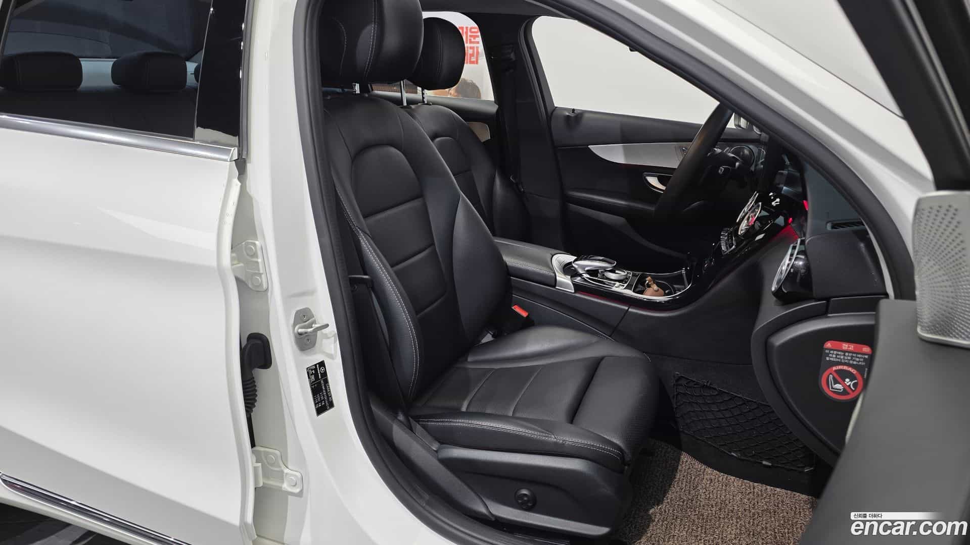 C-Class Mercedes-Benz 2016.3-OPTION-016