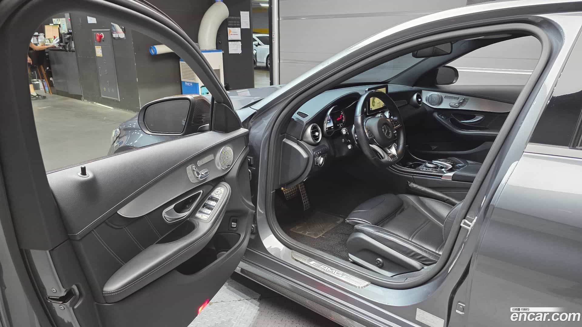 C-Class Mercedes-Benz 2017.10-INNER-010