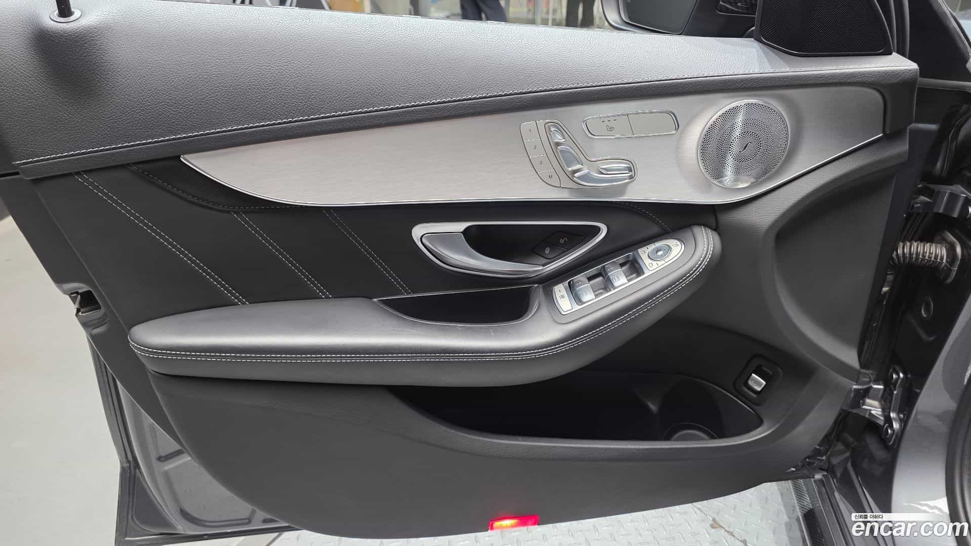 C-Class Mercedes-Benz 2017.10-INNER-034