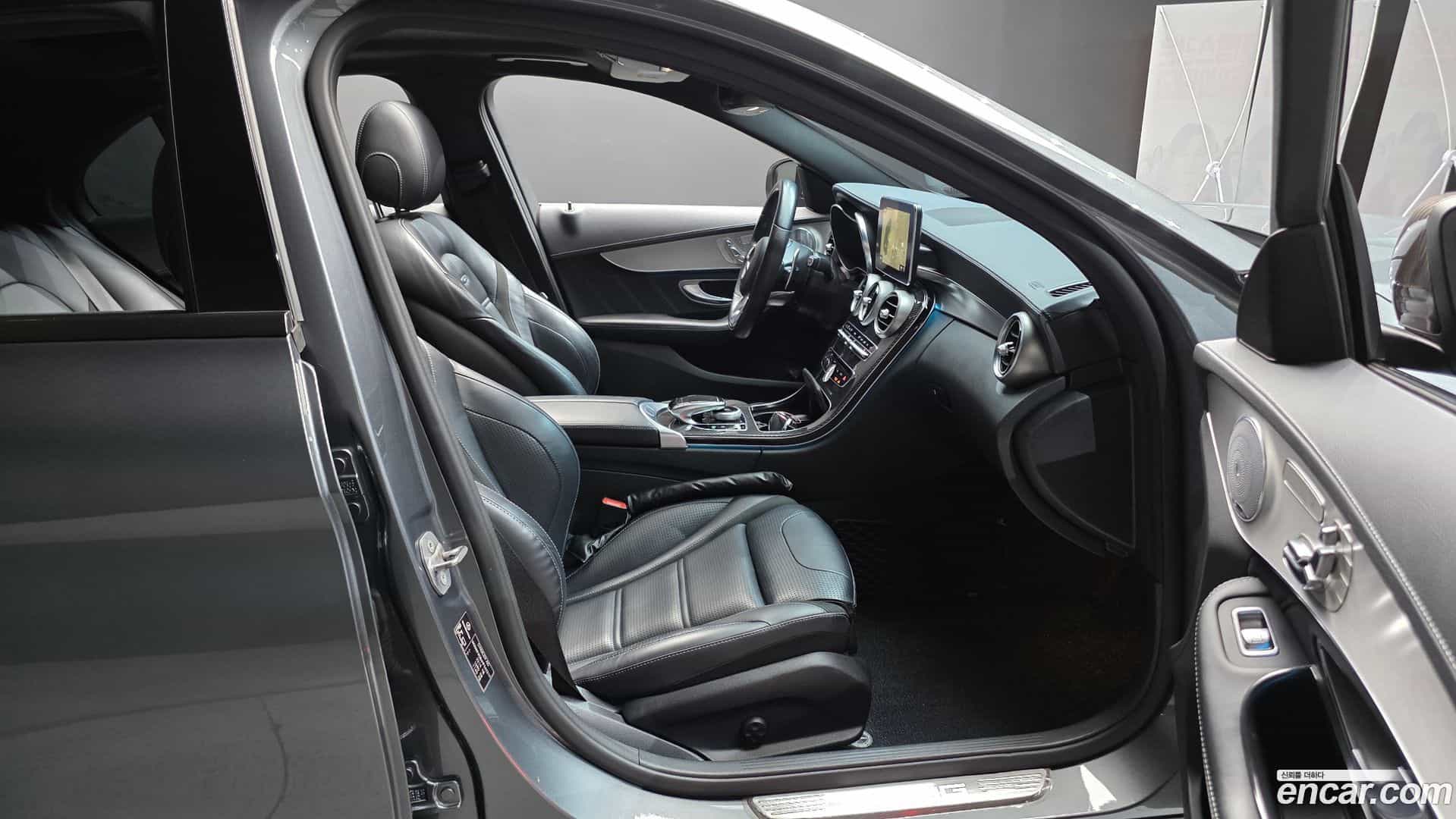 C-Class Mercedes-Benz 2017.10-INNER-036