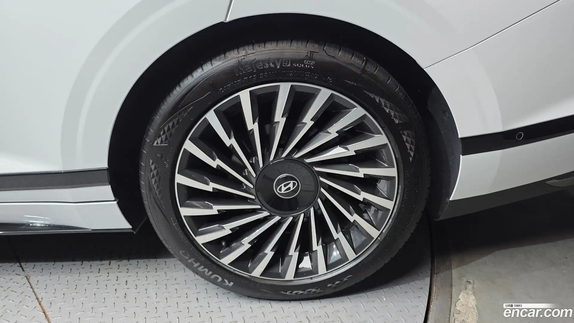 Grandeur Hyundai 2022.11-OUTER-031