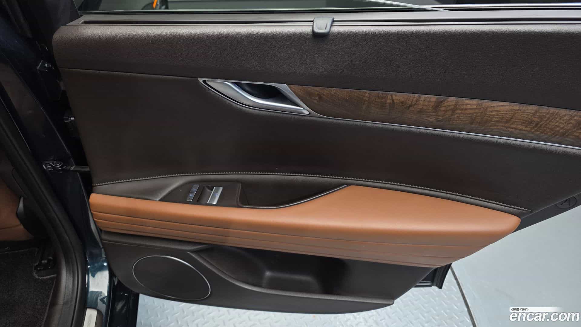 G80 Genesis 2023.2-INNER-035