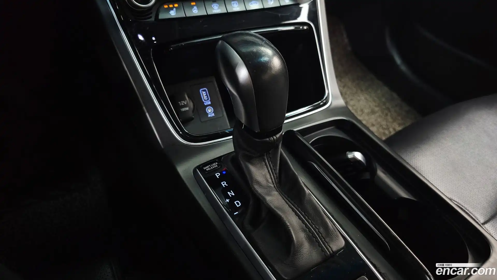 Grandeur Hyundai 2017.2-INNER-009
