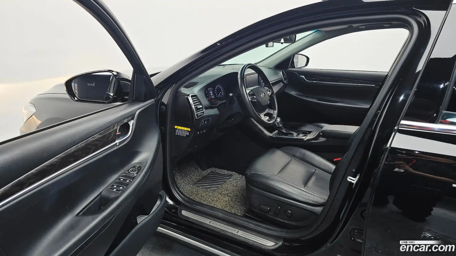 Grandeur Hyundai 2017.2-INNER-010