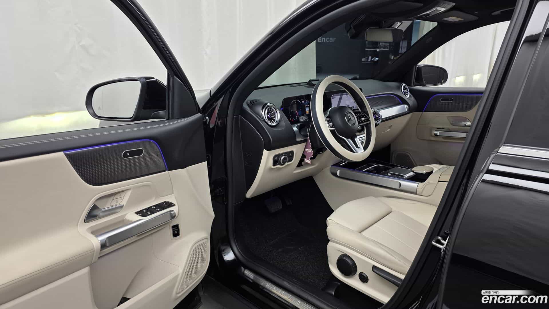 GLB-Class Mercedes-Benz 2022.3-INNER-010