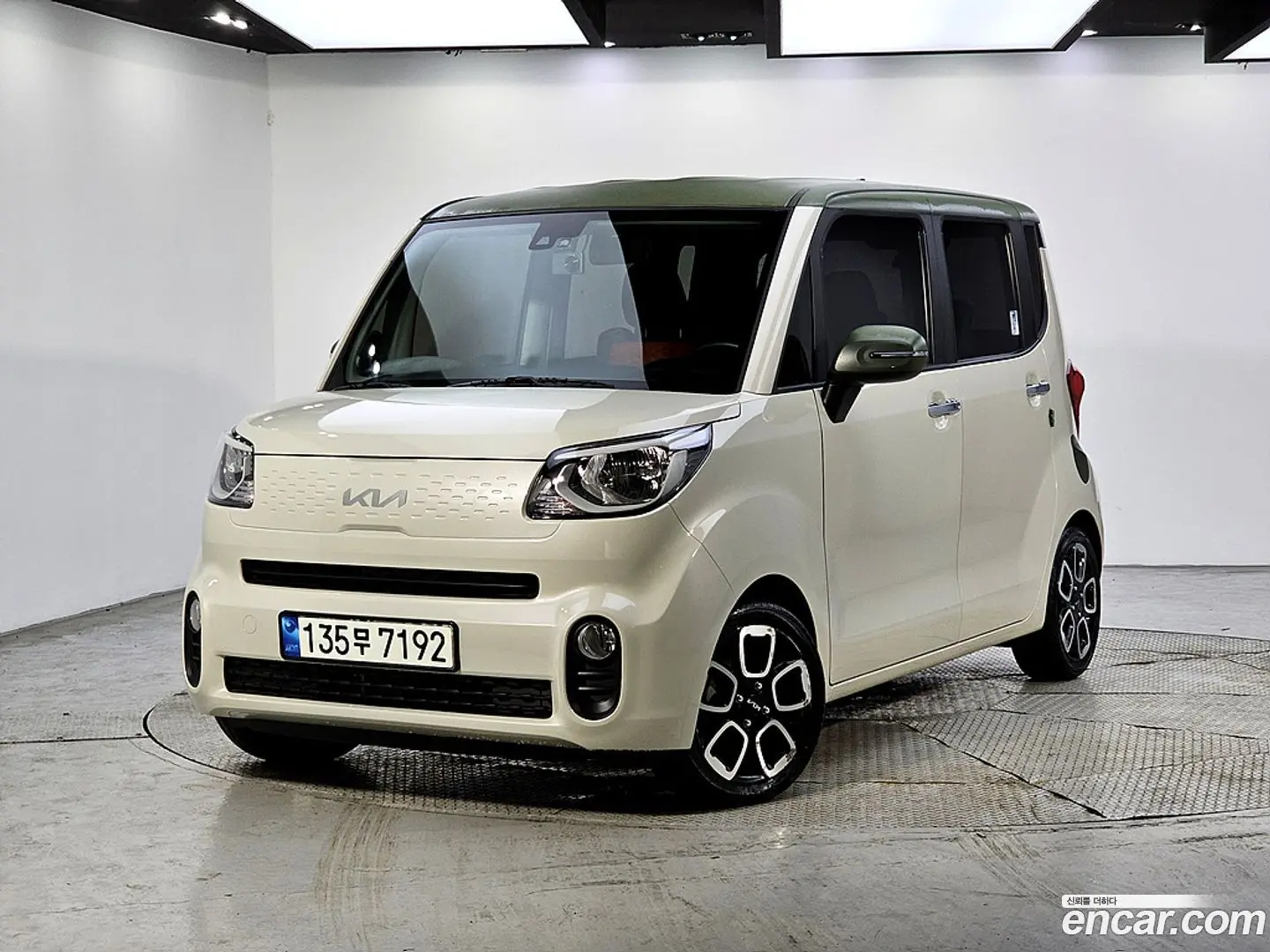 Main__Slider__Photo:RAY Kia 2021.11-0